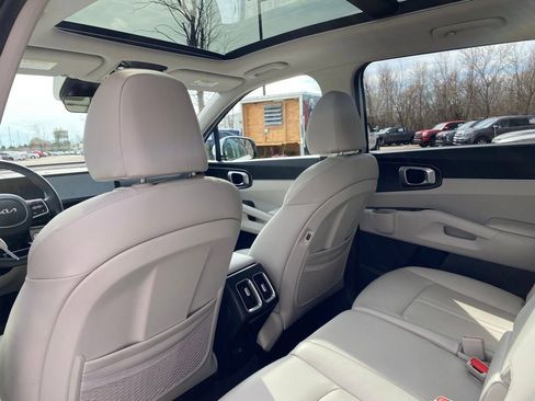 Used 2025 Kia Sorento S w/ Panoramic Sunroof Package image 31