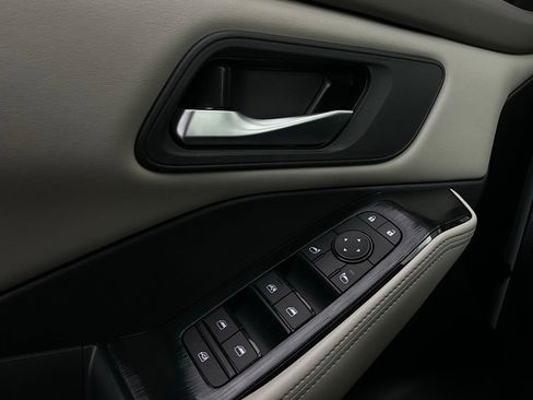 Used 2025 Nissan Rogue SV image 21