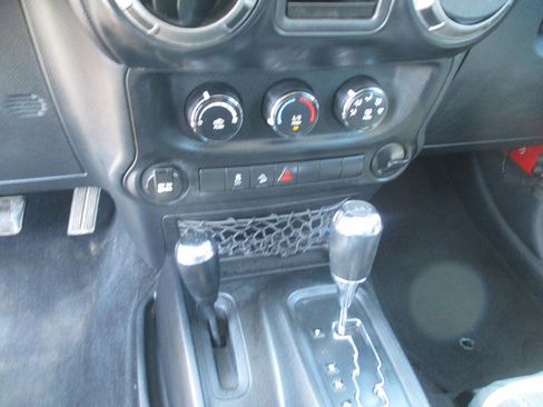 Used 2012 Jeep Wrangler Sport w/ Connectivity Group image 13