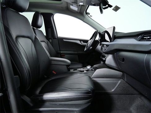 Certified 2025 Ford Escape Platinum w/ Premium Technology Package image 11