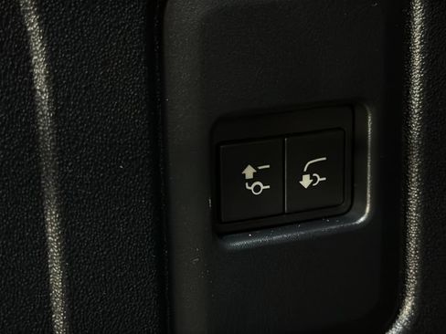 Used 2023 Land Rover Defender 110 X AWD/4WD image 9