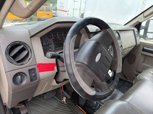 Used 2010 Ford F250 XL AWD/4WD image 12