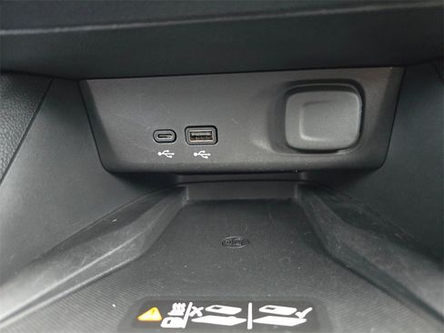 Used 2024 Buick Envista Sport Touring image 28