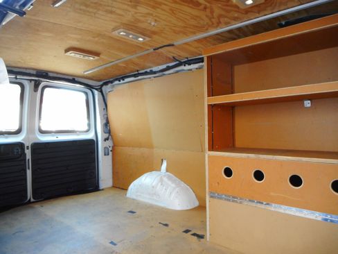 Used 2015 Chevrolet Express 3500 RWD 3500 6.0 V8 Cargo Van 1 Ow image 23