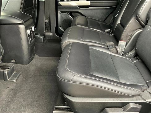 Used 2023 Ford Explorer Limited image 17