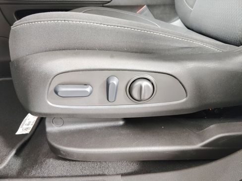 Used 2023 GMC Acadia SLE w/ Driver Convenience Package image 13