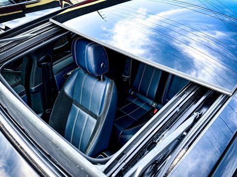 Used 2018 Land Rover Range Rover Velar R-Dynamic SE image 40