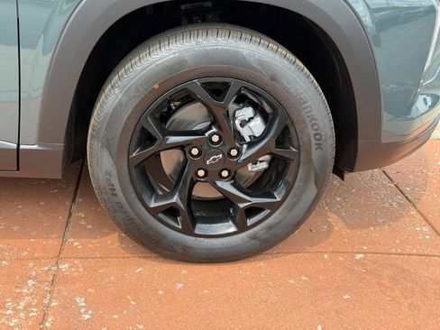 New 2026 Chevrolet Trax LT w/ LT Convenience Package FWD image 8