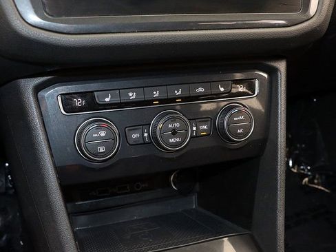 Used 2020 Volkswagen Tiguan SE image 19