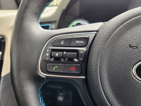 Used 2018 Kia Niro Touring FWD image 29