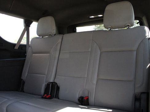 Used 2021 Chevrolet Suburban Z71 w/ Z71 Off-Road Package image 15