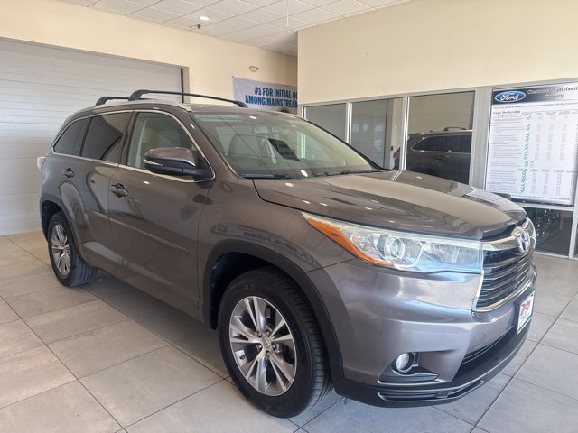 Used 2015 Toyota Highlander XLE FWD image 3
