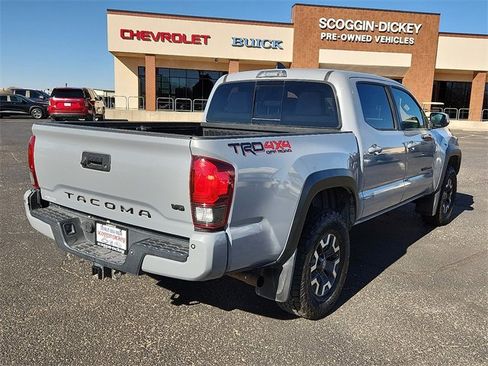 Used 2018 Toyota Tacoma SR image 4