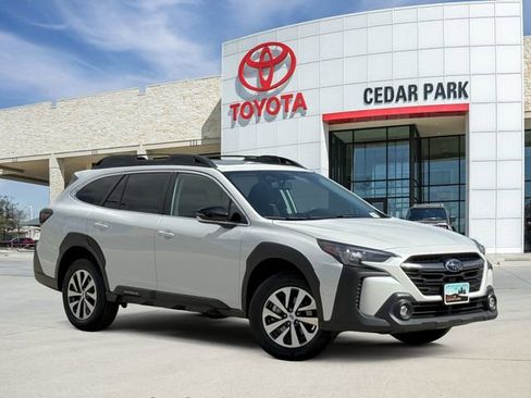 Used 2025 Subaru Outback Premium AWD/4WD image 1