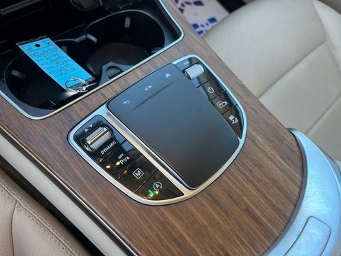 Used 2022 Mercedes-Benz GLC 300 4MATIC image 32