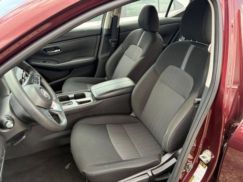 Used 2025 Nissan Sentra SV FWD image 30