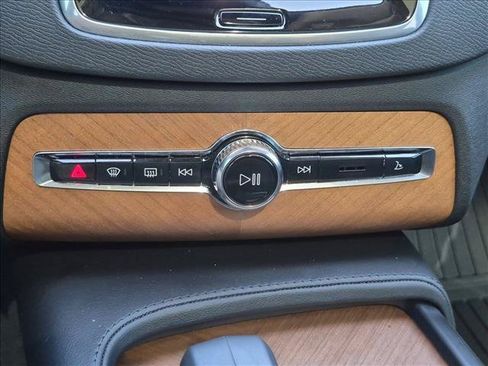 Used 2024 Volvo XC90 B5 Plus w/ Protection Package Premier AWD/4WD image 15
