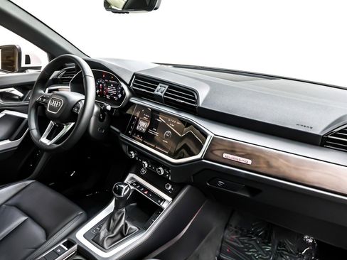 Used 2025 Audi Q3 2.0T Premium Plus w/ Premium Plus Package image 17