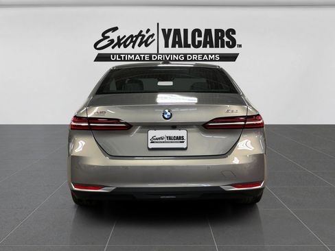 Used 2024 BMW 530i xDrive w/ Convenience Package image 4