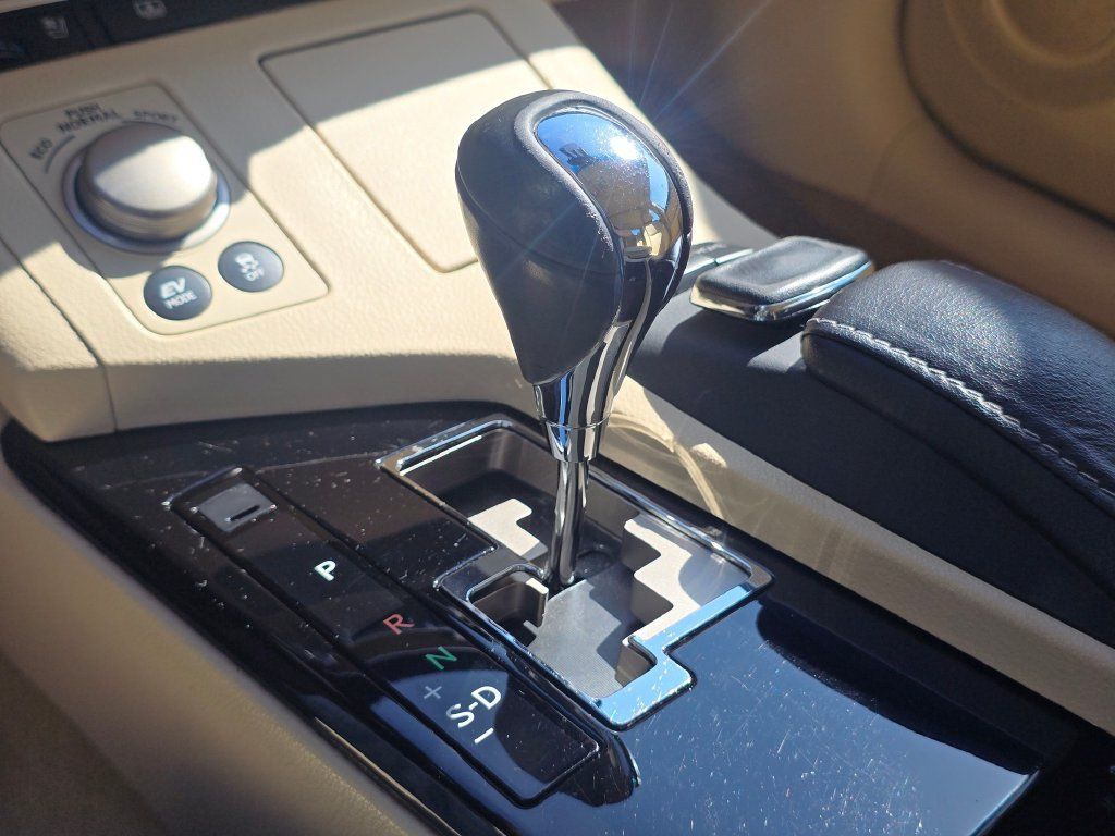 Used 2015 Lexus ES 300h w/ Navigation System Package FWD image 26