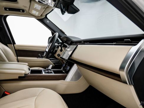 Used 2023 Land Rover Range Rover SE image 45