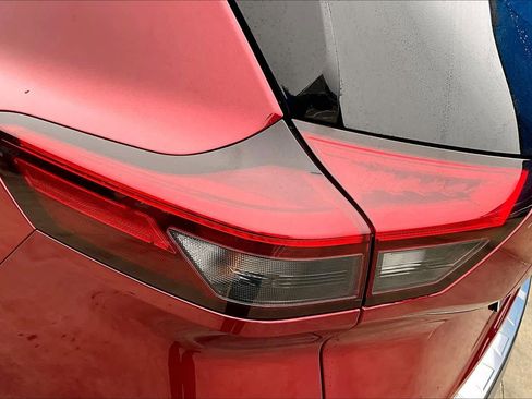 Used 2021 Nissan Rogue SV w/ Premium Package image 28