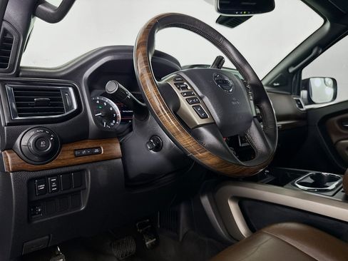 Used 2021 Nissan Titan Platinum Reserve w/ Moonroof Package AWD/4WD image 21