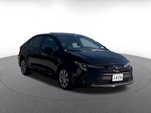 Used 2025 Toyota Corolla LE image 10