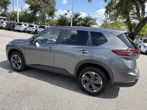 Used 2024 Nissan Rogue SV FWD image 4