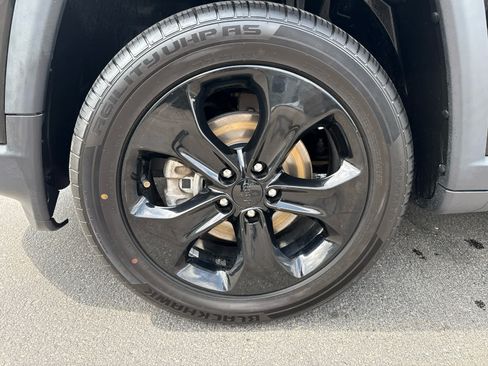 Used 2018 Jeep Compass Latitude AWD/4WD image 9