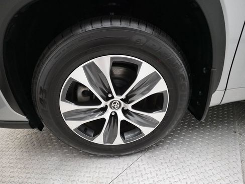 Used 2025 Toyota Highlander XLE AWD/4WD image 27