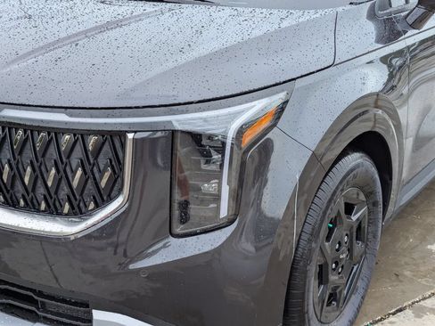 New 2026 Kia Carnival FWD image 10
