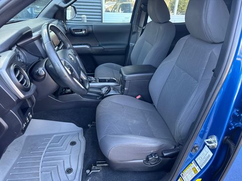 Used 2017 Toyota Tacoma TRD Off-Road w/ Tow Package (A/T) AWD/4WD image 14