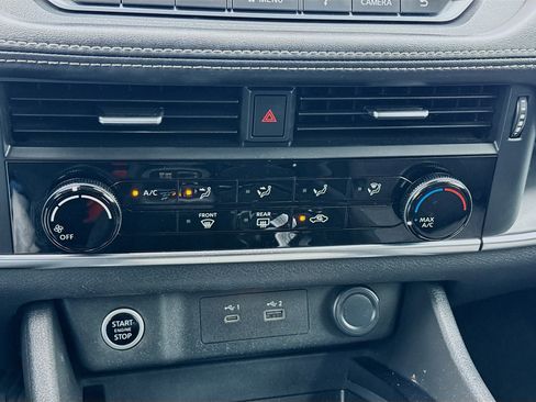 Used 2021 Nissan Rogue S image 12