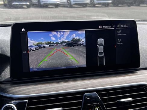 Used 2022 BMW 530e w/ Premium Package image 31