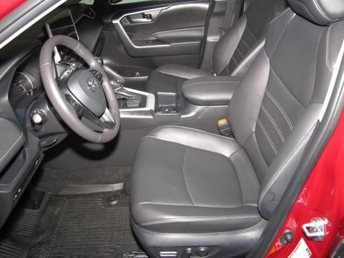 Used 2025 Toyota RAV4 XLE Premium FWD image 9