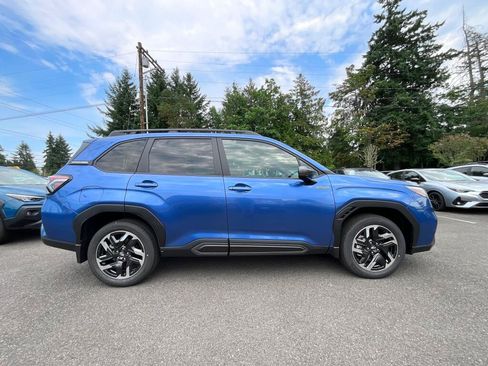 Used 2025 Subaru Forester Limited AWD/4WD image 10