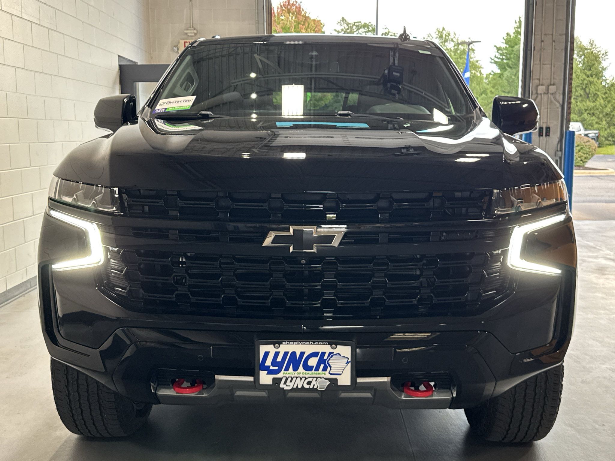 Used 2023 Chevrolet Suburban Z71 w/ Luxury Package AWD/4WD image 8