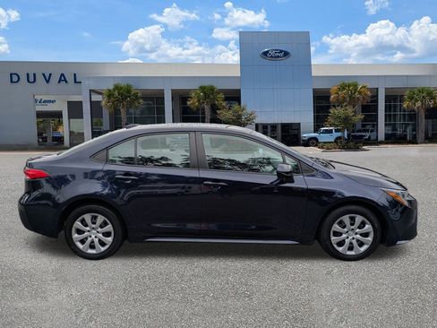 Used 2023 Toyota Corolla LE image 2