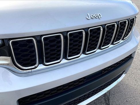 Used 2022 Jeep Grand Cherokee L Limited image 29