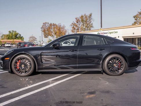 Used 2023 Porsche Panamera GTS image 3
