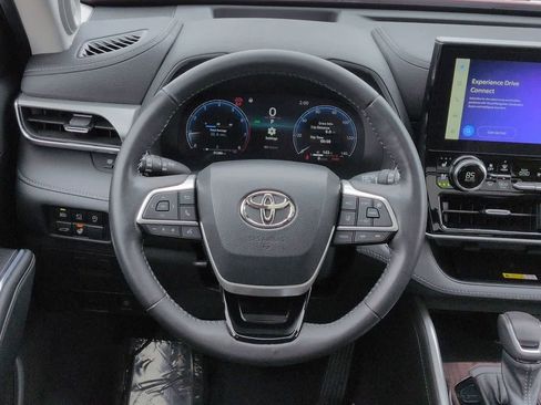 Used 2023 Toyota Highlander Platinum image 25