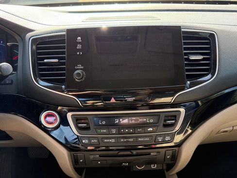 Used 2019 Honda Pilot Touring image 17