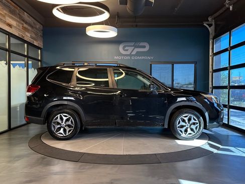 Used 2020 Subaru Forester Premium w/ Popular Package #1 AWD/4WD image 2