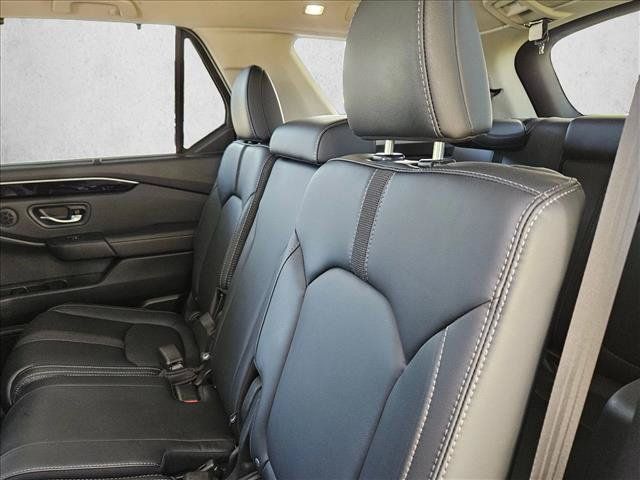 Used 2024 Honda Pilot Touring image 16