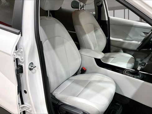 Used 2025 Hyundai Kona SEL AWD/4WD image 6