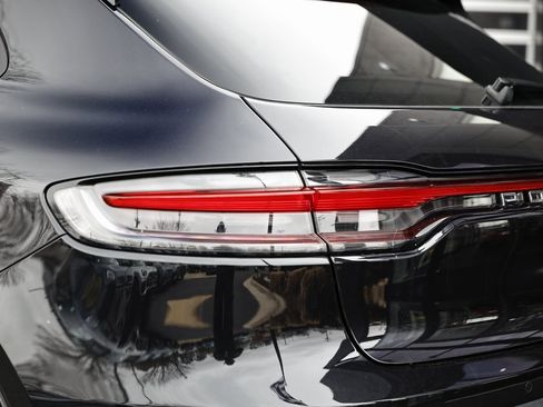 Used 2024 Porsche Macan image 9