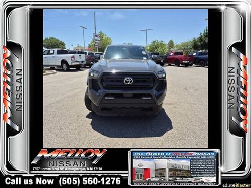 Used 2025 Toyota Tacoma SR5 AWD/4WD image 5