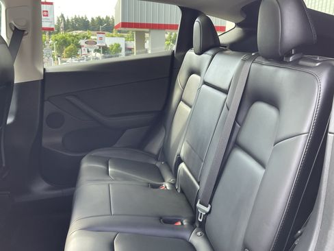 Used 2022 Tesla Model Y Long Range AWD/4WD image 15