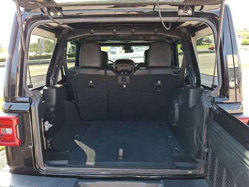 Used 2019 Jeep Wrangler Unlimited Sahara w/ Quick Order Package 24M Moab AWD/4WD image 31